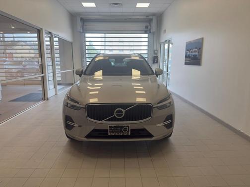 2022 Volvo XC60 B5 Momentum