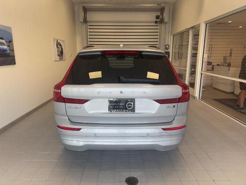 2022 Volvo XC60 B5 Momentum