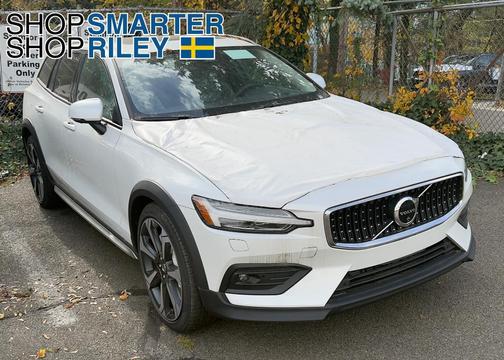 2025 Volvo V60 Cross Country B5 Ultra