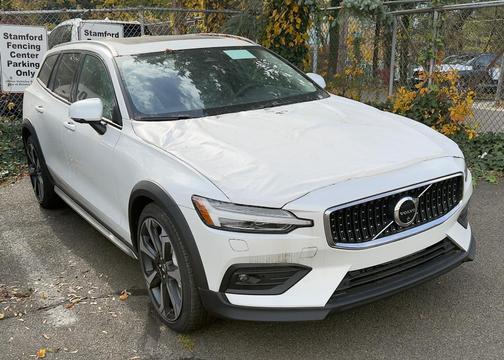 2025 Volvo V60 Cross Country B5 Ultra