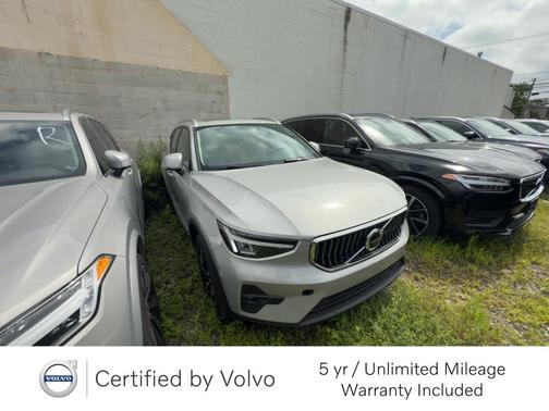 2023 Volvo XC40 B5 Plus Bright Theme