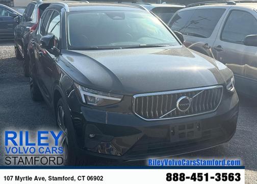 2023 Volvo XC40 B5 Plus Bright Theme