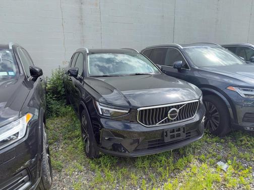 2023 Volvo XC40 B5 Plus Bright Theme