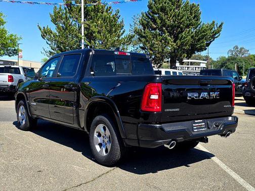 Diamond Black Crystal Pearlcoat 2026 RAM 1500 Big Horn/Lone Star