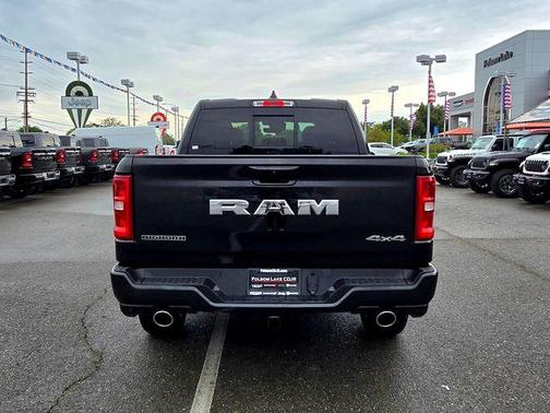 Diamond Black Crystal Pearlcoat 2026 RAM 1500 Big Horn/Lone Star