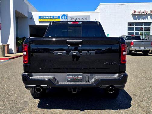 Diamond Black Crystal Pearlcoat 2026 RAM 1500 Express