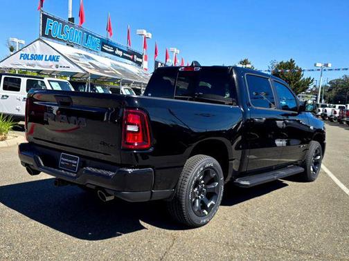 Diamond Black Crystal Pearlcoat 2026 RAM 1500 Express