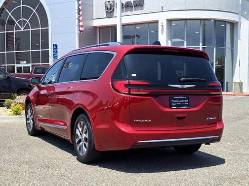 2024 Chrysler Pacifica L