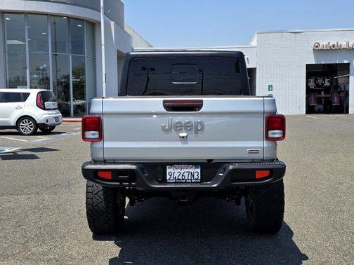 2022 Jeep Gladiator Overland