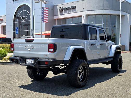 2022 Jeep Gladiator Overland