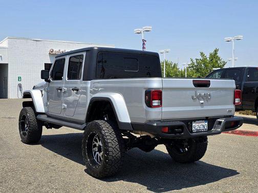 2022 Jeep Gladiator Overland
