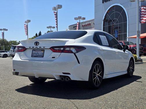 2022 Toyota Camry SE