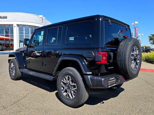 2025 Jeep Wrangler 4-Door Sahara 4x4