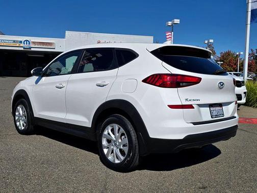 2021 Hyundai TUCSON SE