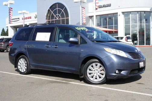 2017 Toyota Sienna XLE