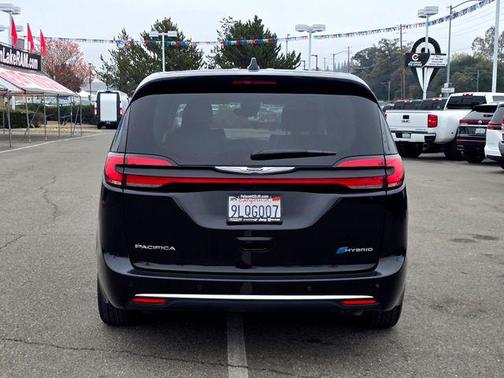 2024 Chrysler Pacifica Hybrid Select