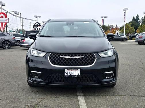 2024 Chrysler Pacifica Hybrid Select