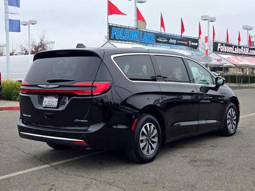 2024 Chrysler Pacifica Hybrid Select