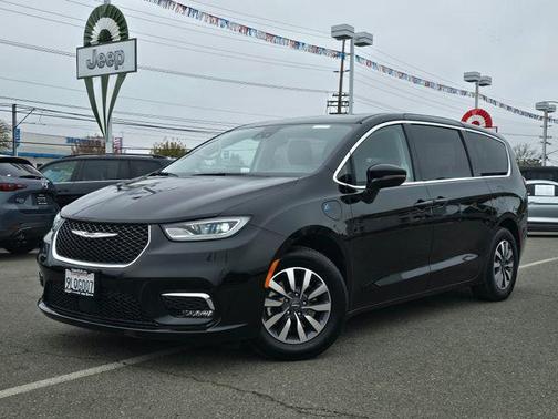 2024 Chrysler Pacifica Hybrid Select