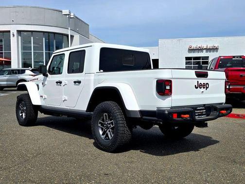 Bright White Clearcoat 2026 Jeep Gladiator Mojave X 4x4