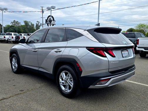 2025 Hyundai TUCSON SE