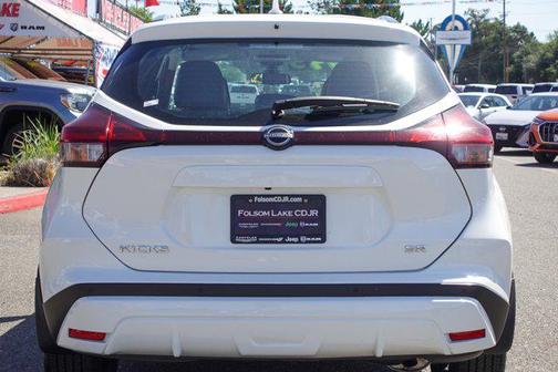 2023 Nissan Kicks SR