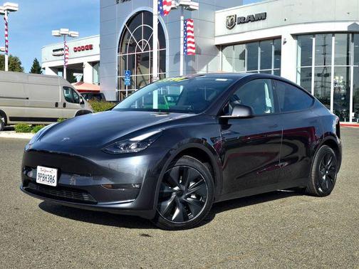 2024 Tesla Model Y Long Range Dual Motor All-Wheel Drive