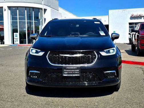 Diamond Black Crystal Pearlcoat 2026 Chrysler Pacifica L