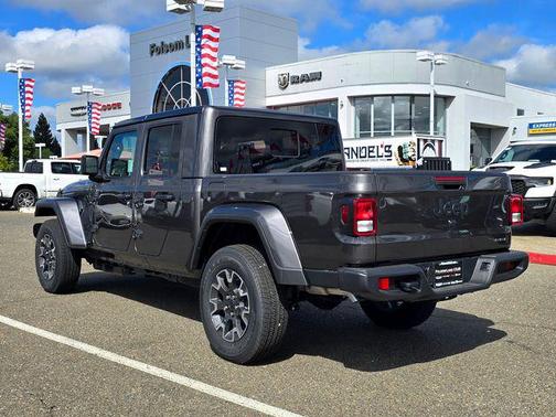 Granite Crystal Metallic Clearcoat 2026 Jeep Gladiator Sahara 4x4