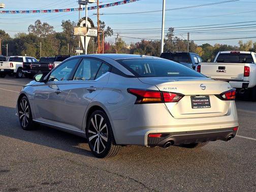 2022 Nissan Altima SR FWD