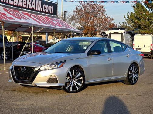 2022 Nissan Altima SR FWD