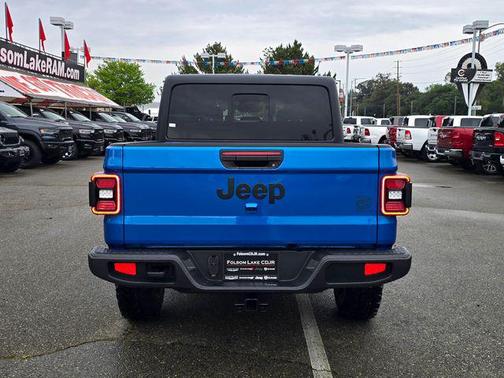 Hydro Blue Pearlcoat 2026 Jeep Gladiator Willys 4x4