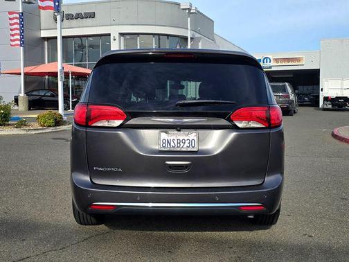 2017 Chrysler Pacifica Touring