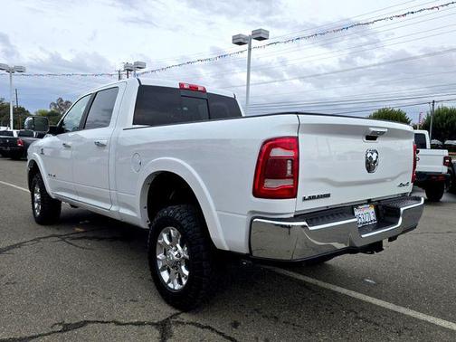 2020 RAM 2500 Laramie Crew Cab 4X4 6'4' Box