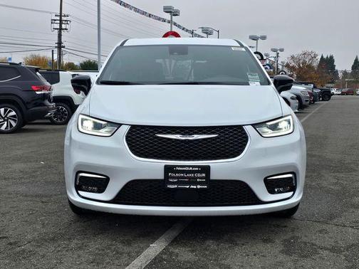 2026 Chrysler Pacifica L