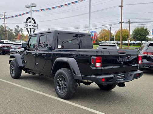 2026 Jeep Gladiator Sport S