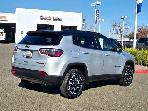 2024 Jeep Compass Trailhawk