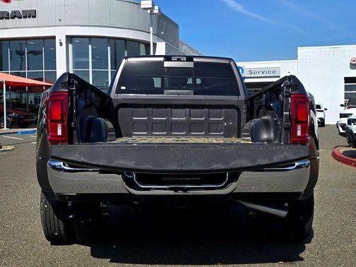 2026 RAM 3500 Tradesman Crew Cab 4x4 8' Box