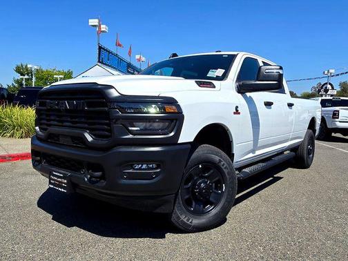 2025 RAM 2500 Tradesman Crew Cab 4x4 8' Box