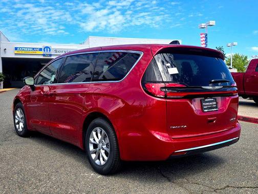 Red Hot Pearlcoat 2026 Chrysler Pacifica Limited