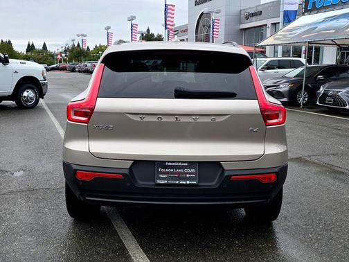 2023 Volvo XC40 B4 Ultimate Dark Theme