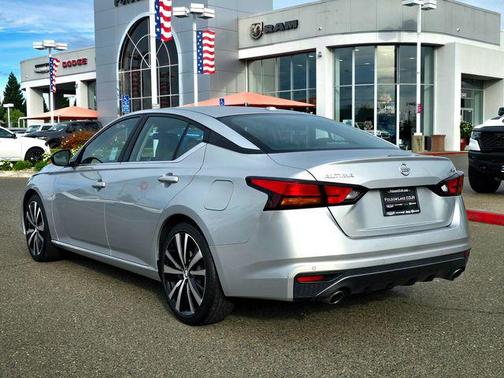 Brilliant Silver Metallic 2021 Nissan Altima SR FWD