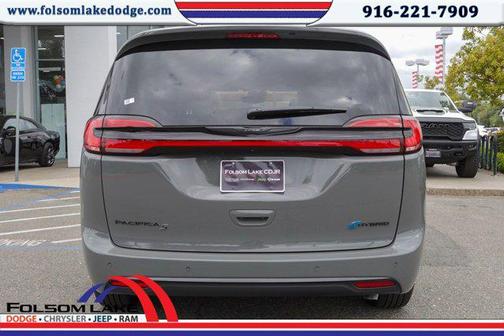 2025 Chrysler Pacifica Hybrid Premium S Appearance Pkg