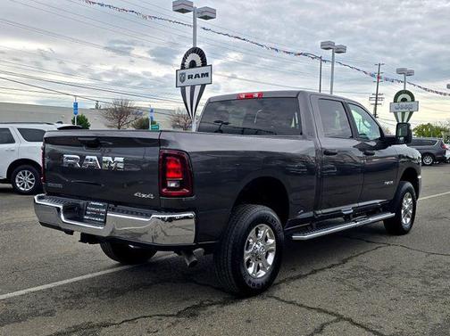2025 RAM 2500 Big Horn Crew Cab 4x4 6'4' Box