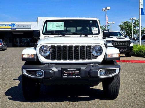 Bright White Clearcoat 2026 Jeep Gladiator Sahara 4x4