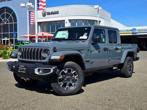 Anvil Clearcoat 2026 Jeep Gladiator Sahara 4x4