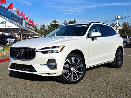 2022 Volvo XC60 B5 Momentum