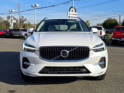 2022 Volvo XC60 B5 Momentum