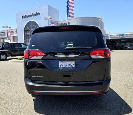 2020 Chrysler Pacifica Touring