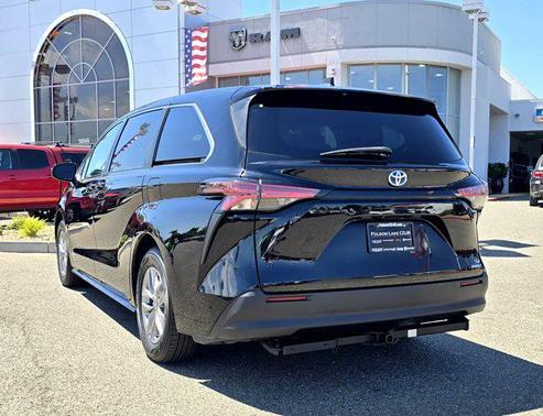 2021 Toyota Sienna LE